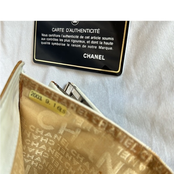 Authentic CHANEL CC Logo with kiss-lock wallet. Comes with authenticity card. - Picture 8 of 10